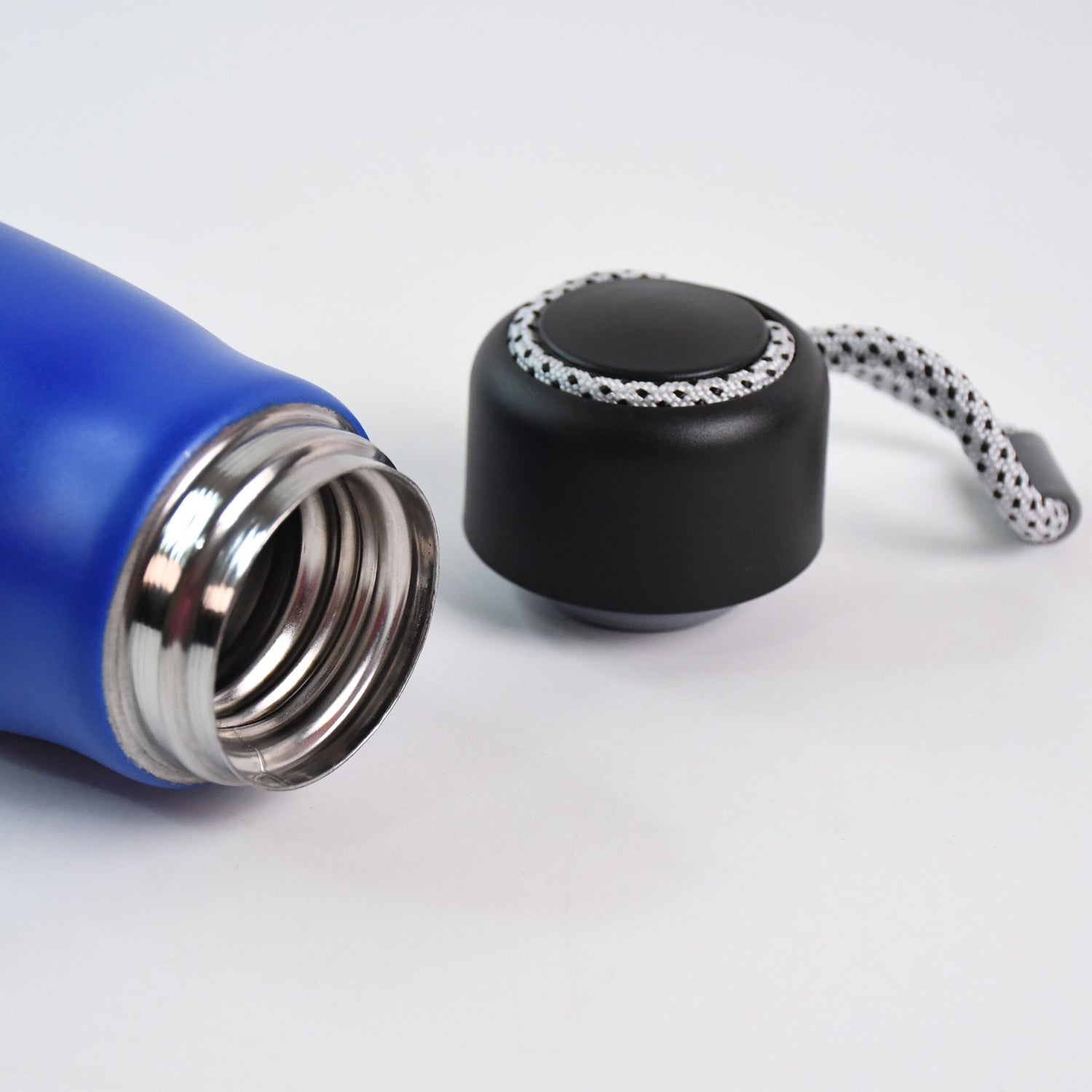 500ml Leak-Proof Stainless Steel Double Wall Vacuum Insulated Water Bottle (1 Pc) 500ml Leak-Proof Stainless Steel Double Wall Vacuum Insulated Water Bottle (1 Pc)